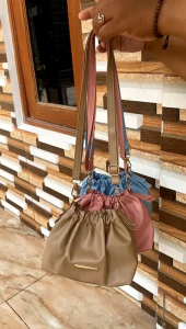 Awees CLARISA TAS KERUT PUFFY