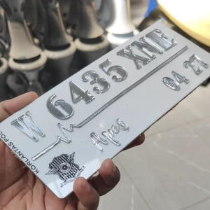 PLAT NOMOR MOTOR AKRILIK COSTUM TIMBUL CROME BERKUALITAS LOGO GRAFIR ANTI LUNTUR