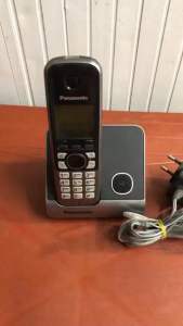 Điện thoại mẹ bồng con panasonic kx-tg6711