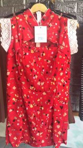 ชุดเดรสตรุษจีน เดรสคอจีน เว้าอก เซ็กซี่มาก แขนกุดแต่งลูกไม้ ลายดอกไม้ อกฟองน้ำ