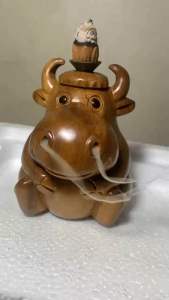 tượng trâu xông trầm tượng trưng cho sự thịnh vượng no đủ sức mạnh bền bỉ và sự cần cù kích thước cao 10-9-8cm