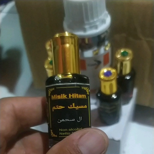 MINYAK WANGI MISIK HITAM