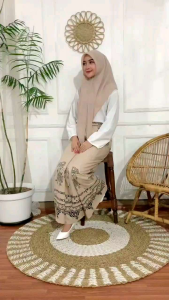 Sarung Batik Remaja Wayang Hitam Polos Terbaru