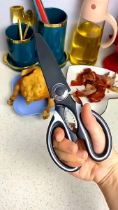 Gunting Serbaguna Stainless: Pemotong Daging, Ikan, Sayur & Buah