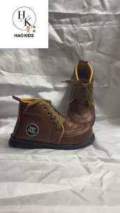 Sepatu boot anak coklat tali free kaos kaki