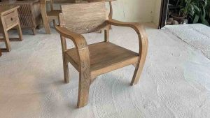 ชุดโต๊ะเก้าอี้ไม้สักแท้ 3 ชิ้น งานแฮนด์เมด สีขัดขาว สไตล์วินเทจ แข็งแรง ทนทาน ชุดโต๊ะเก้าอี้ไม้ Handcrafted 3-Piece Teak Wood Chair and Table Set