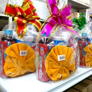 สังฆทานชุดพกพา สังฆทานชุดราคาประหยัด ภายในบรรจุของใช้ที่จำเป็น ด้านหลังมีรายการสิ่งของและวันหมดอายุแจ้งชัดเจน ถวายพระช่วยเสริมโชคเสริมบารมี