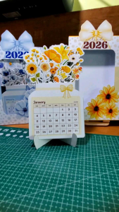 Mini Desk Calendars Kawaii Panda Ice Tea Cats Dogs Coffee Cats Construction Teachers Doctor Lawyer Police Pilot Chef Architect Nurse with Box and stand Thick Photopaper Very Vibrant Print