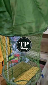 กระชังใส่ปลา โครงสร้างทำจากเหล็กแข็ง ผ้าเคลือบด้วยยาง ตาถี่ใช้งานแบบปักดินและเสียบเก้าอี้ได้ ความยาว 120 เซน ปากกว้าง 25 เซน