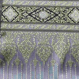 ผ้าไหมเทียมลายช่อบงกช สีเทา ผ้าไหมสังเคราะห์ ผ้าไหมทอเครื่อง ผ้าไหว้ ผ้าของชำร่วย ผ้าตัดผ้าถุง ผ้าซิ่น ขนาด 2 หลา ประมาณ 100*180 cm