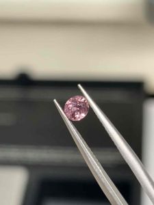 400sp40- ĐÁ SPINEL THIÊN NHIÊN KHÔNG XỬ LÝ  ( thông số trong ảnh chụp) 0.4 Carat