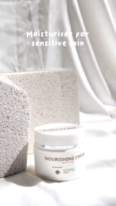 MELLYDIA Krim Pemutih dan Pelembab Nourish Cream Memudarkan Flek dan Noda Hitam di Wajah 15gr BPOM