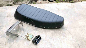 Jok C70 Prahu List Benik Kulit Timbul Fullset Pangkon Jok + Engsel Jok + Kunci Jok