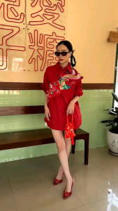 เสื้อกี่เพ้าแต่งระบายปักลายดอก