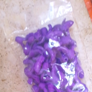 hoa ớt nhựa màu tím khoảng 80hoa 100g