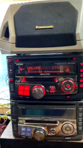 Máy phát nhạc liền Amply Japan ALPINE . Tính năng CD/Aux/MD/radio. loại 2 din giành cho xe hơi