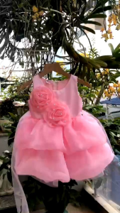 váy bé gái xinh xắn xòe đính bông hồng dễ thương( 8-15)kg