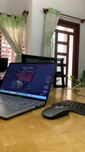 Thanh Nước Hoa Kẹp Cửa Gió Điều Hoà OTo : Aromatic and Woody : Tạo hương thơm nhanh chóng tức thì trong xe và khu vực cục bộ. Bổ sung nhanh na nô bạc diệt khuẩn và khử mùi.