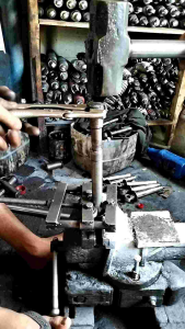 Alat Servis Shock Belakang: Sederhana & Berkualitas