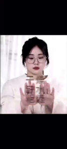 HORSE OIL MOISTURIZING HAND CREAM Krim pelembab kulit tangan menghalus melembut hilangkan masalah tangan kasar mengelupas