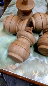 ขาตู้โบราณ ขากลึงไม้สัก ขาเตียง ขาโต๊ะ ขาโซฟา หัวเสาไม้สัก ขนาด 3นิ้ว สูง 4นิ้ว