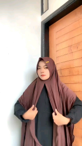 Aksesoris Hijab Premium: Memahami Pasmina Instan Pet Nagita Dauragama & Pasmina Instan Pet Jersy Balerina Premium