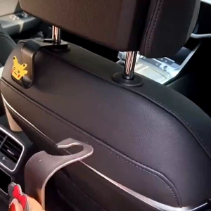 Gantungan Hook Headrest Berkarakter: Aksesoris Serbaguna Mobil