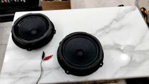 1 cái loa xe hơi HUYNDAI tháo xe còn mới 90% cho hệ thống âm thanh loa xe hơi loa ô tô