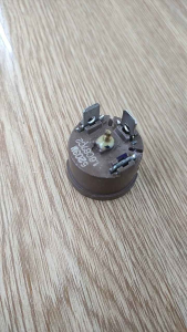 เเท้ 100% โอเวอร์โหลดตู้เย็น แบบกลม HITACHI 6243M 1.6C67C2 สีน้ําตาล โอเว่อโหลดตู้เย็น รีเลย์ตู้เย็น