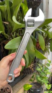 Cờ Lê Mỏ Lết Điều Chỉnh Tay 10 Inch - Tiện Dụng Sửa Chữa Với Chất Liệu Thép Chống Ăn Mòn