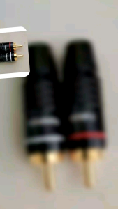 Rắc âm thanh Nakamichi rắc 3.5 linh kiện âm thanh di động màu đỏ và trắng kết nối âm thanh.