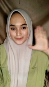 Batrisyia Deospray: Khasiat Deospray Alami untuk Wanita