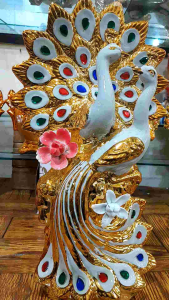 Hiasan Burung Merak Keramik: Dekorasi Interior yang Elegan