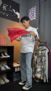 Bandana Multifungsi Merah: Aksesoris Olahraga Terbaik