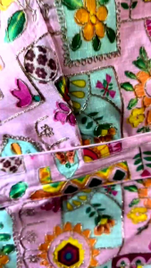 PRE ORDER 15 DAYS⬅️SKU = HE3004 FABRIC:-- Fantom Silk SIZE:- Free Size 38 Inch upto 40 Inch. Length 23 Inch Long DESGINE:- Heavy Digital Position Print With Work short sleeves attached inside full length blouse can u used as crocroptop also💃
