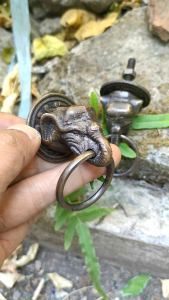 Tarikan Laci Lemari Meja Kuningan Antik Motif Gajah Kecil 2 Pcs