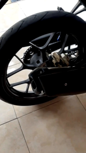 Knalpot Motor Sport: Rob1 N-MAX, PCX Aerox, Vario, Beat, dll\\n\\n Apa Itu Knalpot Motor Sport?\\n\\nKnalpot motor sport merupakan komponen penting pada sepeda motor yang dirancang khusus untuk meningkatkan performa mesin dan tampilan motor. Knalpot berkualitas tinggi sangat penting untuk memastikan motor berjalan dengan baik dan menghasilkan suara yang khas. Beberapa jenis knalpot motor sport yang populer antara lain Rob1 N-MAX, PCX Aerox, Vario, dan Beat.\\n\\n Mengapa Knalpot Berkualitas Tinggi Penting?\\n\\nKnalpot berkualitas tinggi sangat penting karena dapat meningkatkan performa mesin motor, mengurangi emisi gas buang, dan memberikan tampilan yang lebih menarik. Selain itu, knalpot berkualitas tinggi juga memiliki daya tahan yang lebih baik dan lebih awet dibandingkan dengan knalpot biasa.\\n\\n Jenis-Jenis Knalpot Motor Sport\\n\\nBerikut ini adalah beberapa jenis knalpot motor sport yang populer:\\n\\n* Rob1 N-MAX\\n* PCX Aerox\\n* Vario\\n* Beat\\n\\n Rob1 N-MAX, PCX Aerox, Vario, Beat & Lainnya: Spesifikasi & Fitur\\n\\n Rob1 N-MAX: Keunggulan & Kekurangan\\n\\nRob1 N-MAX merupakan knalpot motor sport yang dirancang khusus untuk motor N-MAX. Beberapa keunggulan dari Rob1 N-MAX antara lain:\\n\\n* Meningkatkan performa mesin motor\\n* Menghasilkan suara yang khas\\n* Desain yang menarik\\n\\nNamun, Rob1 N-MAX juga memiliki beberapa kekurangan, antara lain:\\n\\n* Harga yang lebih mahal dibandingkan dengan knalpot biasa\\n* Perlu perawatan khusus untuk menjaga kualitas dan daya tahan\\n\\n PCX Aerox: Keunggulan & Kekurangan\\n\\nPCX Aerox merupakan knalpot motor sport yang dirancang khusus untuk motor PCX Aerox. Beberapa keunggulan dari PCX Aerox antara lain:\\n\\n* Meningkatkan performa mesin motor\\n* Menghasilkan suara yang khas\\n* Desain yang menarik\\n\\nNamun, PCX Aerox juga memiliki beberapa kekurangan, antara lain:\\n\\n* Harga yang lebih mahal dibandingkan dengan knalpot biasa\\n* Perlu perawatan khusus untuk menjaga kualitas dan daya tahan\\n\\n Vario: Keunggulan & Kekurangan\\n\\nVario merupakan knalpot motor sport yang dirancang khusus untuk motor Vario. Beberapa keunggulan dari Vario antara lain:\\n\\n* Meningkatkan performa mesin motor\\n* Menghasilkan suara yang khas\\n* Desain yang menarik\\n\\nNamun, Vario juga memiliki beberapa kekurangan, antara lain:\\n\\n* Harga yang lebih mahal dibandingkan dengan knalpot biasa\\n* Perlu perawatan khusus untuk menjaga kualitas dan daya tahan\\n\\n Beat: Keunggulan & Kekurangan\\n\\nBeat merupakan knalpot motor sport yang dirancang khusus untuk motor Beat. Beberapa keunggulan dari Beat antara lain:\\n\\n* Meningkatkan performa mesin motor\\n* Menghasilkan suara yang khas\\n* Desain yang menarik\\n\\nNamun, Beat juga memiliki beberapa kekurangan, antara lain:\\n\\n* Harga yang lebih mahal dibandingkan dengan knalpot biasa\\n* Perlu perawatan khusus untuk menjaga kualitas dan daya tahan\\n\\n Cara Memilih Knalpot Motor Sport yang Tepat\\n\\nBerikut ini adalah beberapa tips untuk memilih knalpot motor sport yang tepat:\\n\\n Pertimbangkan Kualitas & Daya Tahan\\n\\nPilih knalpot motor sport yang memiliki kualitas dan daya tahan yang baik. Pastikan knalpot yang dipilih terbuat dari bahan yang kuat dan tahan lama.\\n\\n Perhatikan Desain & Styling\\n\\nPilih knalpot motor sport yang memiliki desain dan styling yang menarik. Pastikan knalpot yang dipilih sesuai dengan selera dan gaya motor Anda.\\n\\n Bandingkan Harga & Ketersediaan\\n\\nBandngkan harga dan ketersediaan knalpot motor sport yang tersedia di pasaran. Pilih knalpot yang sesuai dengan budget dan mudah didapatkan.\n}