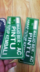 AKRILIK SIGN RUANGAN BER AC PINTU HARAP TUTUP KEMBALI MASJID BER AC ACRYLIC