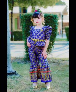 ชุดเซทเสื้อแขนพองผ้าพิมพ์ทองลายไทย+ กางเกงขาบาน (ไม่รวมเครื่องประดับ) สีน้ำเงินสีม่วง