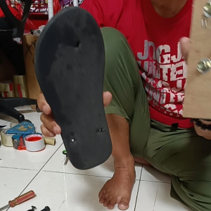 ALAT PASANG TALI SANDAL JEPIT / ALAT PEMASANGAN TALI SANDAL JEPIT Material Kayu Triplek Gaya Bisnis Dengan Desain Kotak Pemakaian Untuk Berbagai Jenis Sandal - Lazada