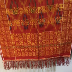 Uis nipes pakaian adat wanita karo