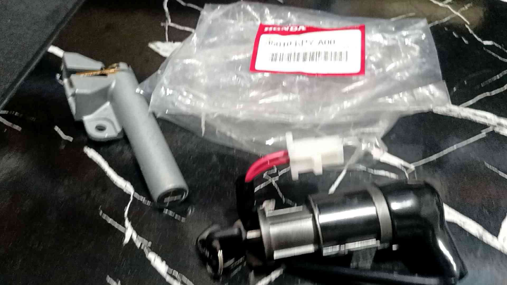 Honda Ignition switch XRM125 with lock seat genuine