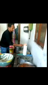 Cetakan Bakso Pentol Cilok Manual Bahan Pvc Lubang 1 Dan 2 Diameter 1 Cm Sampai 2 Cm Bonus Lemet Spatula Plastik