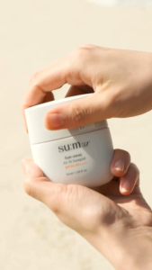 (EXP 2028) กันแดดไฮยา สำหรับผิวแพ้ง่าย SUM37 SUN-AWAY AIR FIT SUNQUID SPF50+/PA++++