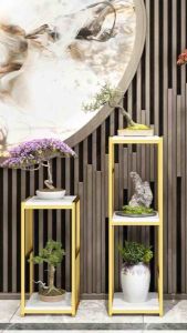 Kệ mặt đá vuông với khung kim loại có nan sọc 2 bên sơn tĩnh điện để chậu hoa trưng bày sản phẩm trang trí nhà KH-02