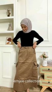 Rok Cargo Panjang Wanita Kantong Balon Kain Katun Combed Twill Premium Terbaru\\n\\n Apa Itu Rok Cargo Panjang Wanita?\\n\\nRok cargo panjang wanita adalah salah satu pilihan yang sempurna bagi Anda yang mencari gaya yang nyaman dan stylish. Dengan desain kantong balon kain katun combed twill premium terbaru, rok ini memberikan tampilan modern dan elegan.\\n\\n Desain Rok Panjang Wanita\\n\\nDesain rok panjang wanita ini menonjolkan gaya yang sederhana namun tetap modis. Kantong balon kain katun combed twill premium terbaru membuat rok ini menjadi pilihan yang tepat untuk berbagai acara, baik formal maupun kasual.\\n\\n Kelebihan Rok Cargo Panjang Wanita\\n\\nRok cargo panjang wanita memiliki beberapa kelebihan, antara lain:\\n\\n- Bahan berkualitas tinggi: Kain katun combed twill premium memberikan kenyamanan dan ketahanan yang lebih baik.\\n- Desain unik: Kantong balon memberikan sentuhan estetika yang menarik pada rok ini.\\n- Fleksibel: Cocok untuk berbagai acara, baik formal maupun kasual.\\n\\n Trend Terbaru Rok Premium\\n\\nRok cargo panjang wanita menjadi trend terbaru di dunia fashion, terutama dengan adanya kain katun combed twill premium terbaru. Rok ini menawarkan tampilan modern dan elegan yang dapat dikenakan di berbagai acara.\\n\\n Rok Katun Combed Twill\\n\\nRok katun combed twill adalah salah satu bahan yang populer digunakan dalam pembuatan rok cargo panjang wanita. Bahan ini memberikan kenyamanan dan ketahanan yang lebih baik dibandingkan dengan bahan lainnya.\\n\\n Mengapa Rok Cargo Panjang Wanita Menjadi Trend Terbaru\\n\\nRok cargo panjang wanita menjadi trend terbaru karena beberapa alasan, antara lain:\\n\\n- Desain unik: Kantong balon memberikan sentuhan estetika yang menarik pada rok ini.\\n- Fleksibel: Cocok untuk berbagai acara, baik formal maupun kasual.\\n- Kualitas bahan: Kain katun combed twill premium terbaru memberikan kenyamanan dan ketahanan yang lebih baik.\\n\\n Cara Memilih Rok Cargo Panjang Wanita\\n\\nMemilih rok cargo panjang wanita yang tepat memerlukan beberapa pertimbangan, antara lain:\\n\\n Memilih Rok Berdasarkan Warna dan Motif\\n\\nWarna dan motif rok dapat mempengaruhi penampilan Anda. Pilihlah rok dengan warna dan motif yang sesuai dengan kepribadian dan gaya Anda.\\n\\n Memilih Rok Berdasarkan Ukuran dan Bentuk Tubuh\\n\\nMemilih ukuran rok yang tepat sangat penting untuk mendapatkan penampilan yang sempurna. Pertimbangkan ukuran dan bentuk tubuh Anda saat memilih rok cargo panjang wanita.\\n\\n Cara Merawat Rok Cargo Panjang Wanita\\n\\nMerawat rok cargo panjang wanita dengan baik sangat penting untuk menjaga kualitas dan tampilan rok tersebut. Beberapa tips merawat rok katun combed twill adalah sebagai berikut:\\n\\n- Cuci dengan air dingin dan deterjen ringan.\\n- Jemur di tempat teduh dan hindari sinar matahari langsung.\\n- Setrika dengan suhu rendah.\\n\\n Cara Menyimpan Rok Cargo Panjang Wanita dengan Baik\\n\\nMenyimpan rok cargo panjang wanita dengan baik sangat penting untuk menjaga kualitas dan tampilan rok tersebut. Beberapa tips menyimpan rok cargo panjang wanita adalah sebagai berikut:\\n\\n- Simpan di tempat yang kering dan teduh.\\n- Jangan menyimpan rok dalam keadaan basah.\\n- Gunakan hanger atau lipat dengan rapi.\\n\\n Kesimpulan\\n\\nRok cargo panjang wanita kantong balon kain katun combed twill premium terbaru adalah pilihan yang sempurna bagi Anda yang mencari gaya yang nyaman dan stylish. Dengan desain yang unik dan fleksibel, rok ini dapat dikenakan di berbagai acara, baik formal maupun kasual. Pastikan untuk memilih ukuran dan warna yang tepat, serta merawat rok ini dengan baik untuk menjaga kualitas dan tampilan rok tersebut.\\n\\n Rekomendasi Rok Cargo Panjang Wanita untuk Anda\\n\\nBerikut adalah beberapa rekomendasi rok cargo panjang wanita yang dapat Anda pertimbangkan:\\n\\n- Rok cargo panjang wanita dengan warna hitam dan motif polos.\\n- Rok cargo panjang wanita dengan warna biru muda dan motif kotak-kotak.\\n- Rok cargo panjang wanita dengan warna merah marun dan motif garis-garis.\\n\\nSemoga informasi ini bermanfaat bagi Anda dalam memilih rok cargo panjang wanita yang tepat!\n}