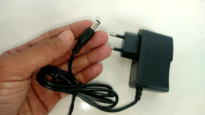 Adaptor set top box 12 v 1A bisa buat cctv receiver