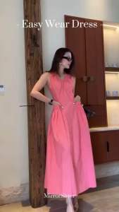 เดรสยาวคอสม็อคทรงยู แขนกุด ช่วงเอวแต่งกระเป๋าข้างสม็อค กระโปรงบานทรง A-line เนื้อผ้า Cotton ผสม Tage::Mirror Sister