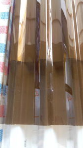 Khổ cao 1m x dày 8dem  tôn nhựa Poly màu nâu trà dùng để lấy sáng che mưa nắng...