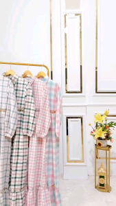 Lily Dress Motif Kotak